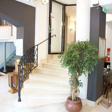 Grand Des Gobelins מלון 3*